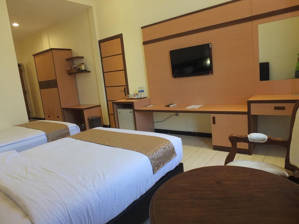 Jepara Indah Hotel Стая снимка