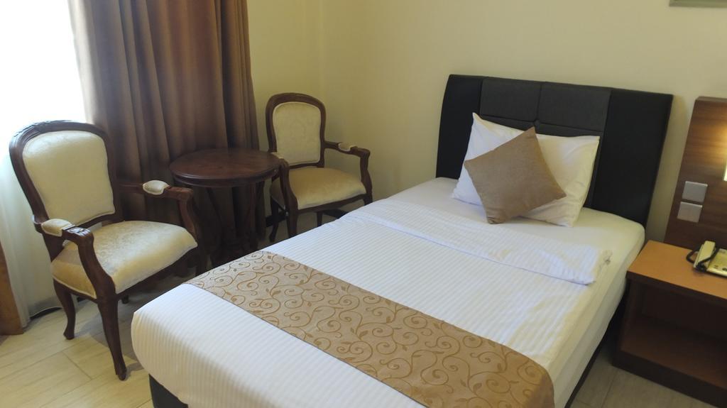 Jepara Indah Hotel Екстериор снимка