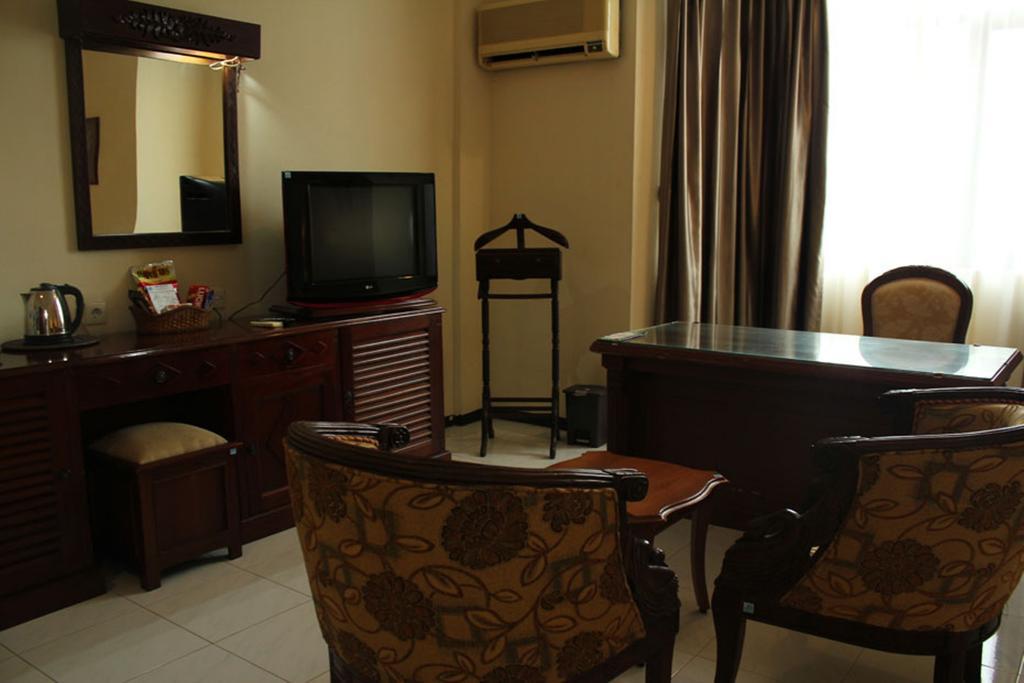 Jepara Indah Hotel Екстериор снимка