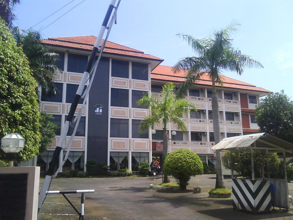 Jepara Indah Hotel Екстериор снимка
